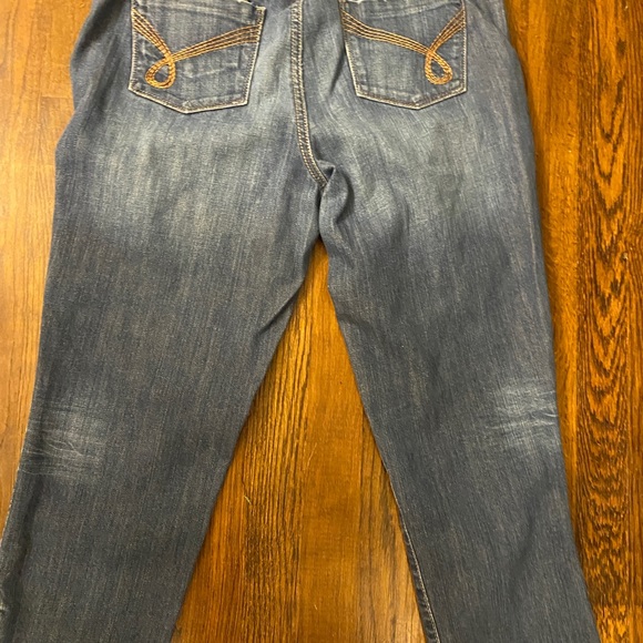 TOMMY HILFIGER -LOW RISE CROP JEANS/CAPRI,SIZE 10 - Picture 2 of 15